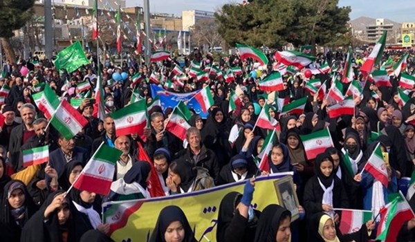 فیلم| راهپیمایی متفاوت 22 بهمن در یکی از روستاهای فراهان